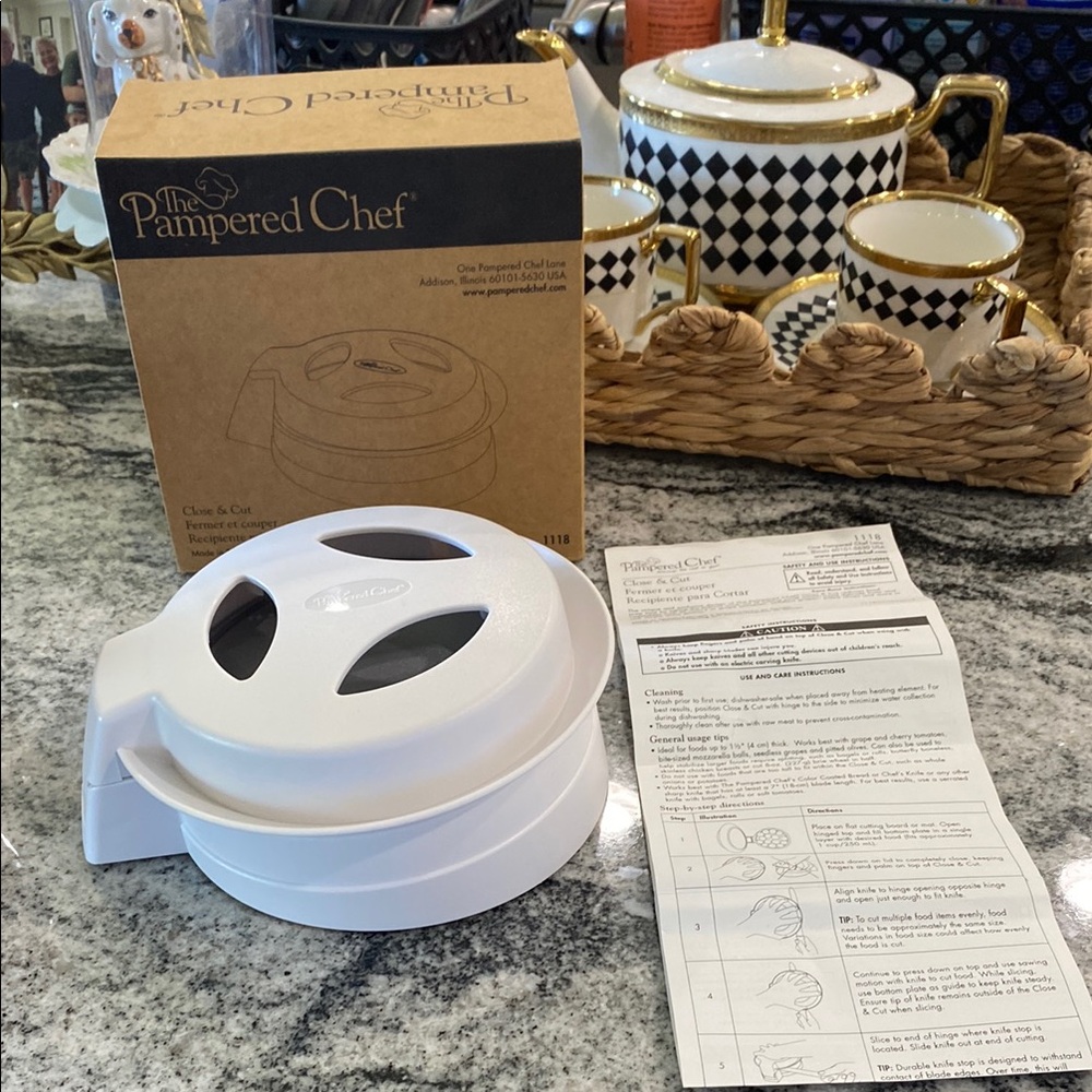 NEW! The Pampered Chef White Close & Cut!